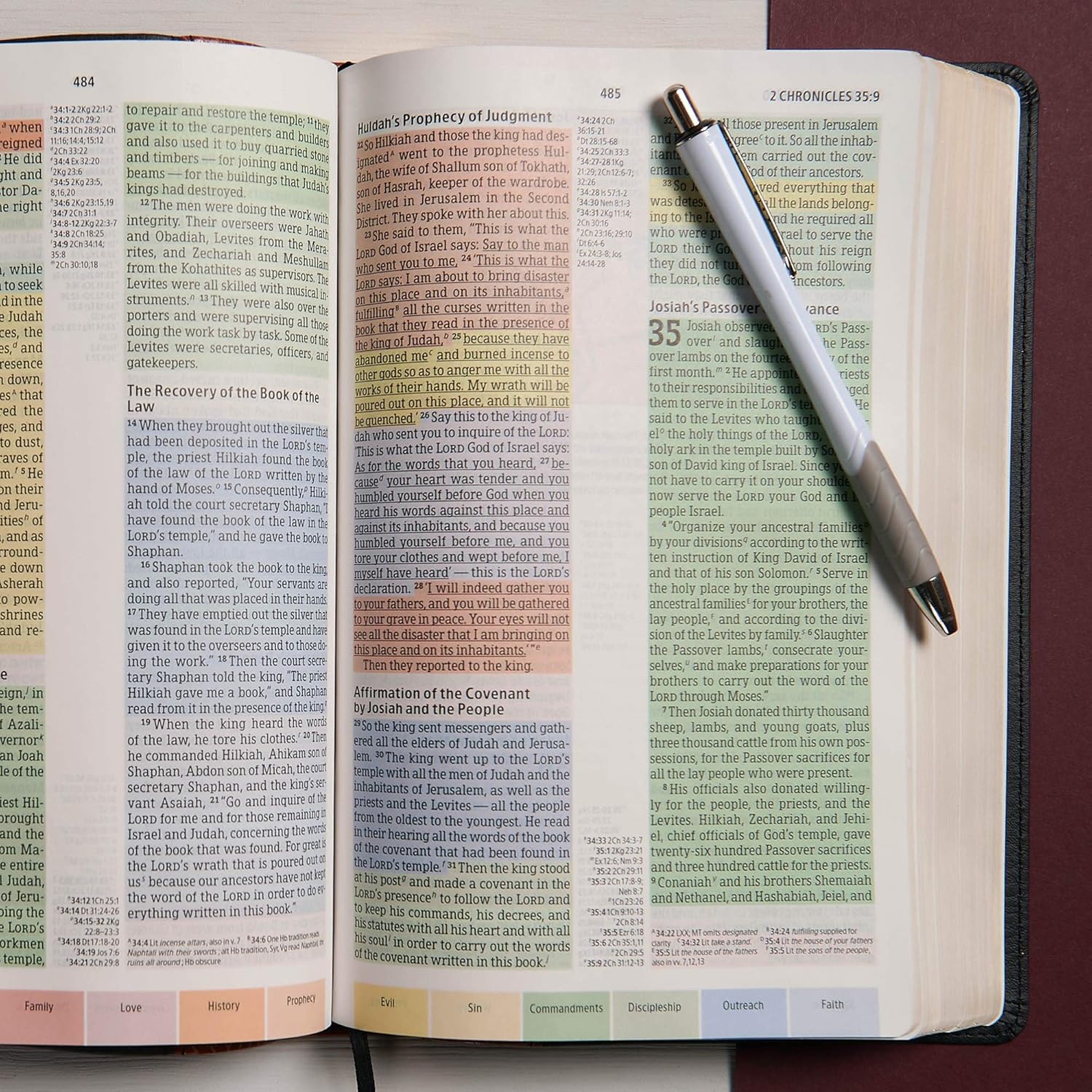 Rainbow Study Bible (CSB)